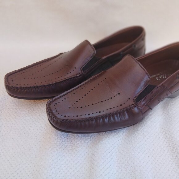 Mens all leather slip on loafers. - Picture 1 of 9